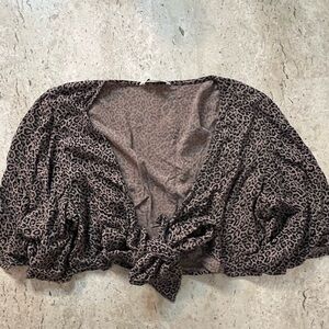 American Eagle Cropped Animal Print Shirt Size Large